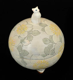 Haruna Nishihata Cat covered bowl
