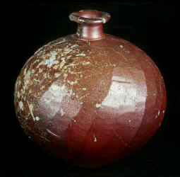 Nishihata_Vase2a.jpg (108624 bytes)